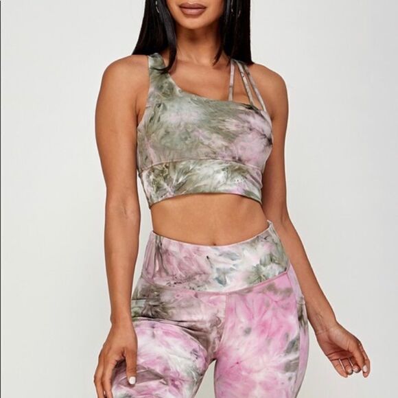 Sports Bra Crop Top with Bikers Shorts‎ - Picture 2 of 8